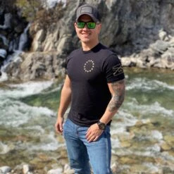 Betsy Rifle Flag T-Shirt - Black 10 Betsy Rifle Flag T-Shirt - Black -Grunt Style Sales GS4013 BetsyRifleFlag Black 050823 002